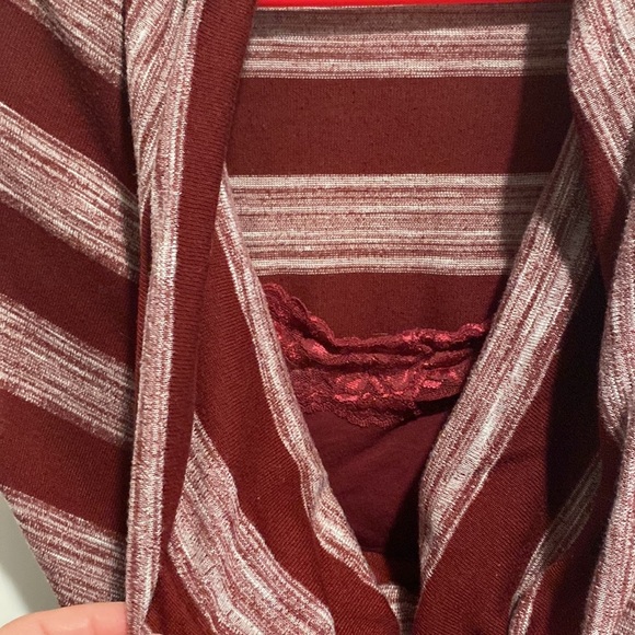 Red and white scoop neck vintage bluenotes shirt - Picture 2 of 5